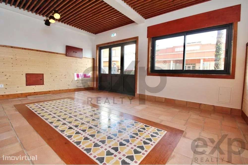 "Loja Comercial na Vibrante Fuseta, Faro" - Grande imagem: 4/12