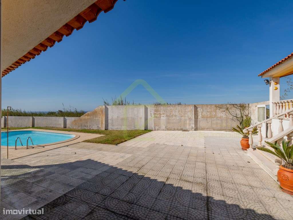 Moradia T2+2 com piscina e vista Mar-32