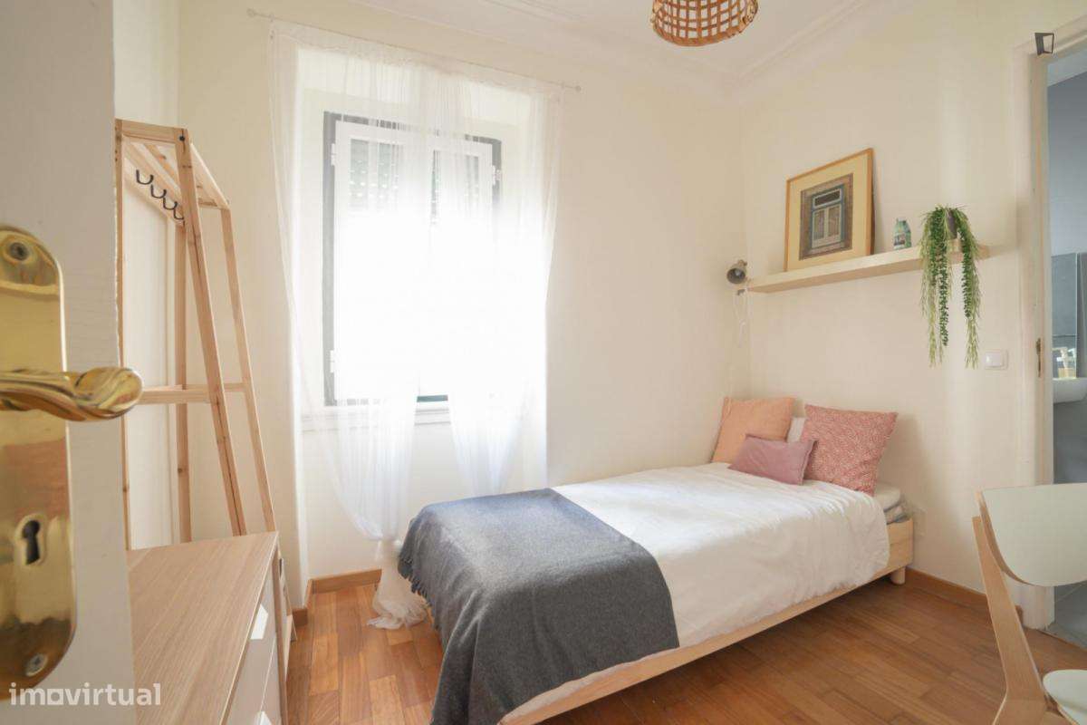 Quarto - localizado em Alameda Lisbon - Grande imagem: 2/14