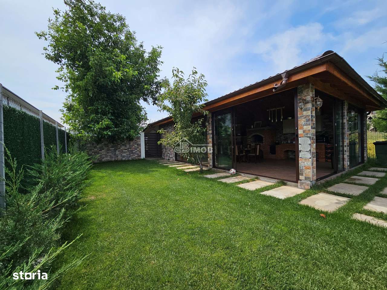 Vila de lux la 2 minute distanta fata de oras-16