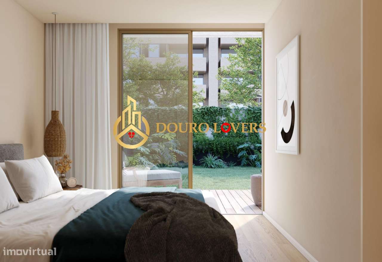 Apartamento T2 com Varanda e Garagem em Matosinhos-15