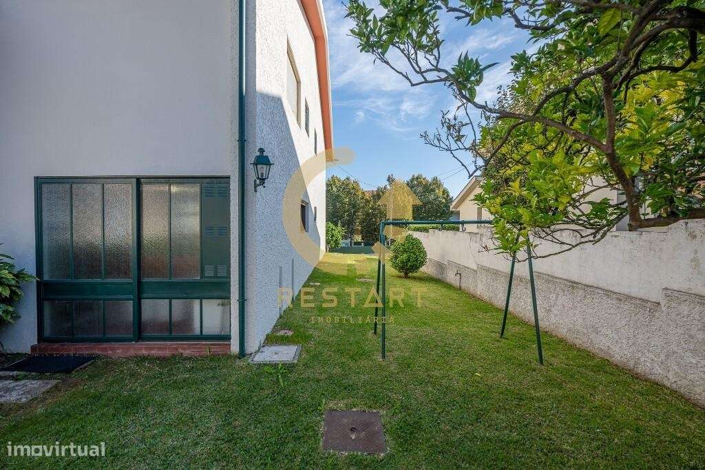 Moradia T5 com piscina e amplo terreno na Avenida de Francelos | Vila-58