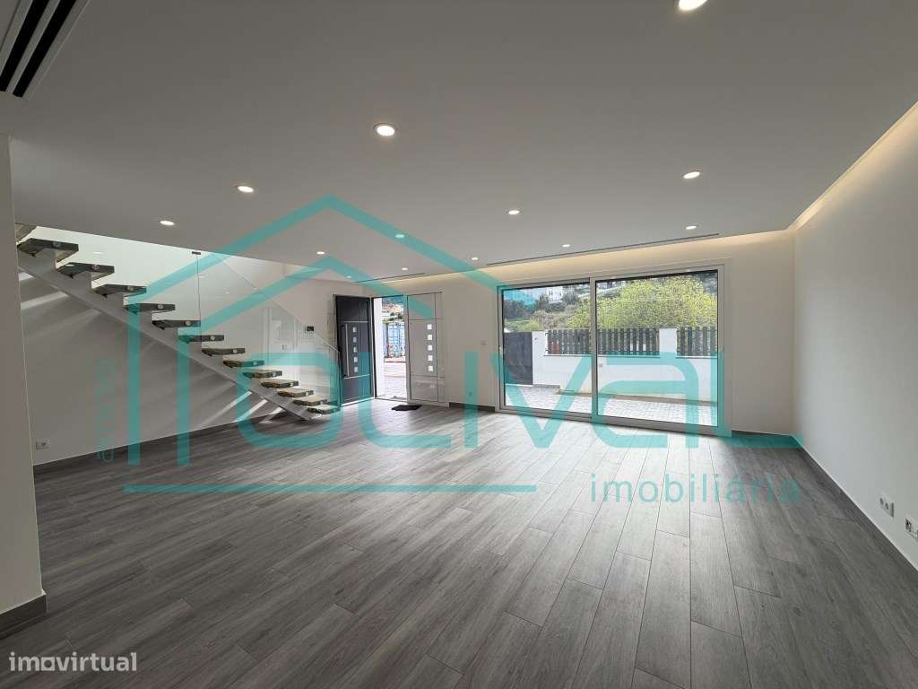 Moradia Isolada Tipologia T4 com Garagem-5