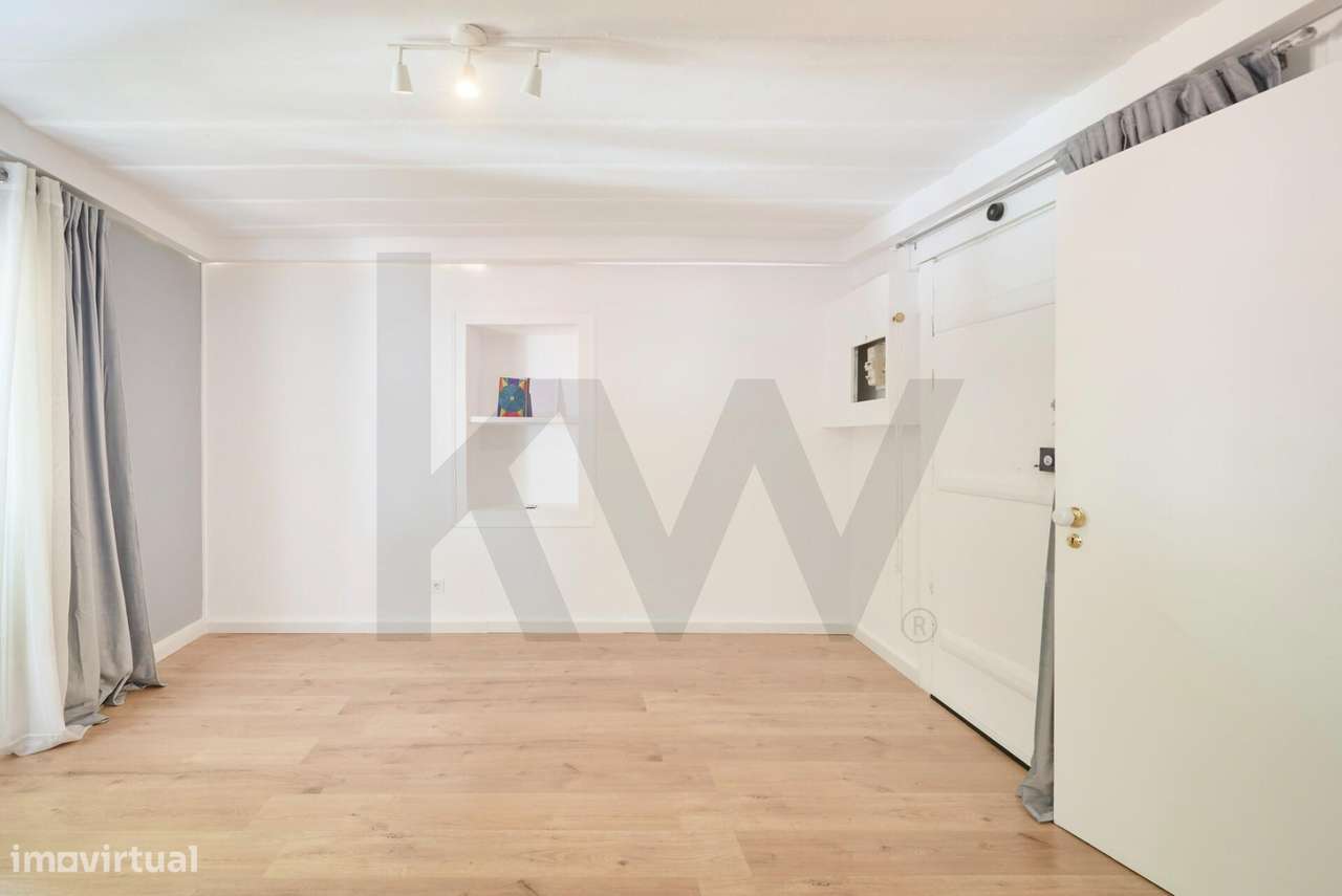 APARTAMENTO RENOVADO T1+1 JUNTO AO CASTELO SÃO JORGE-8