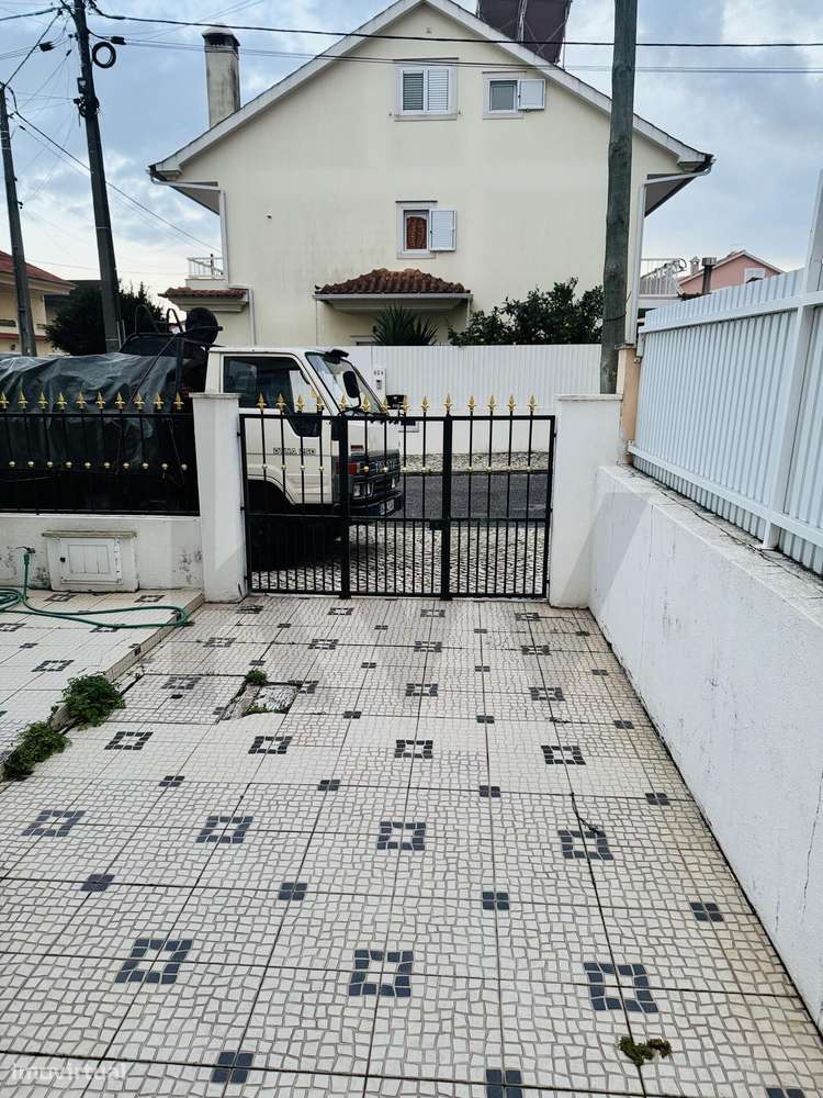 Moradia Geminada T2+1 na Quinta do Conde - Grande imagem: 2/21