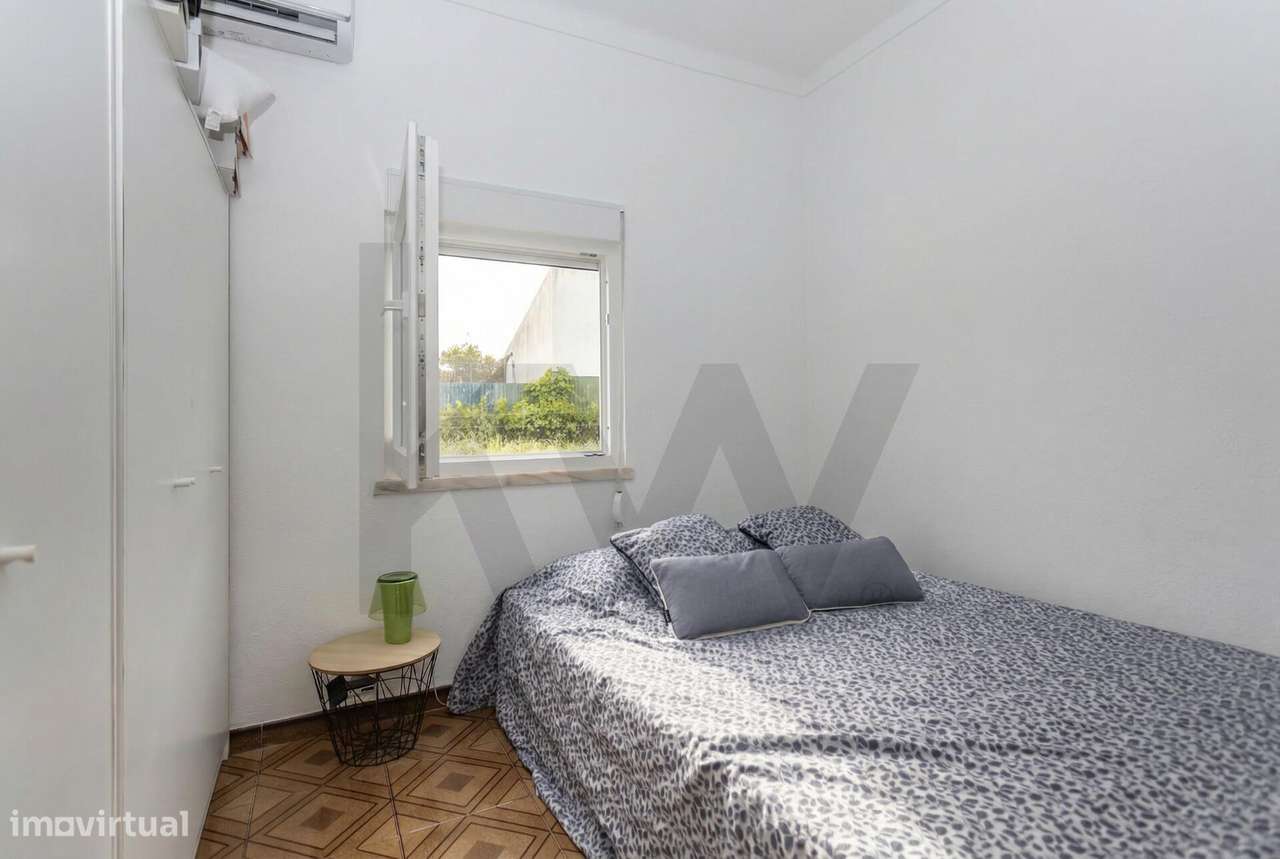 Moradia T2  com Garagem  e anexos inserida num lote de 1500 m2 de ter-12