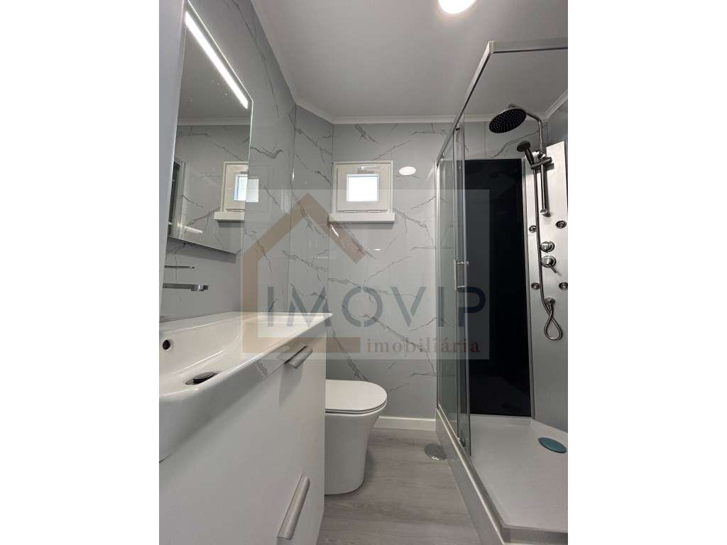 Apartamento T3 Laranjeiro 2º andar-12