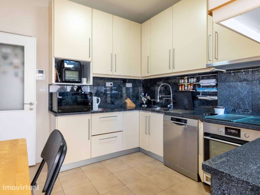 Apartamento T4+1 | Condomínio Fechado | Campo Alegre | Porto-9