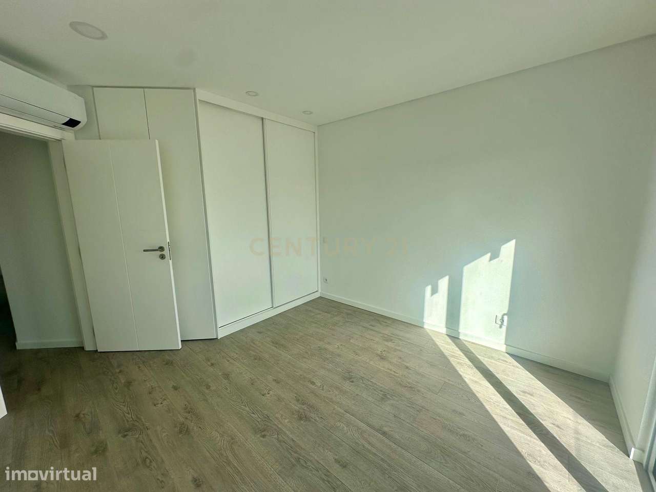 T3 Tires - 3 parqueamentos e arrecadação-27