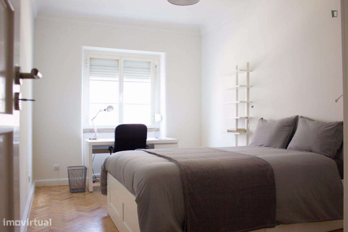 Quarto - localizado em Roma-Areeiro Lisbon - Grande imagem: 2/10