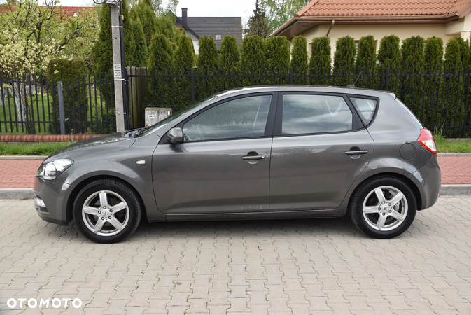 Kia Ceed Cee'd 1.6 Crdi Comfort + - 6