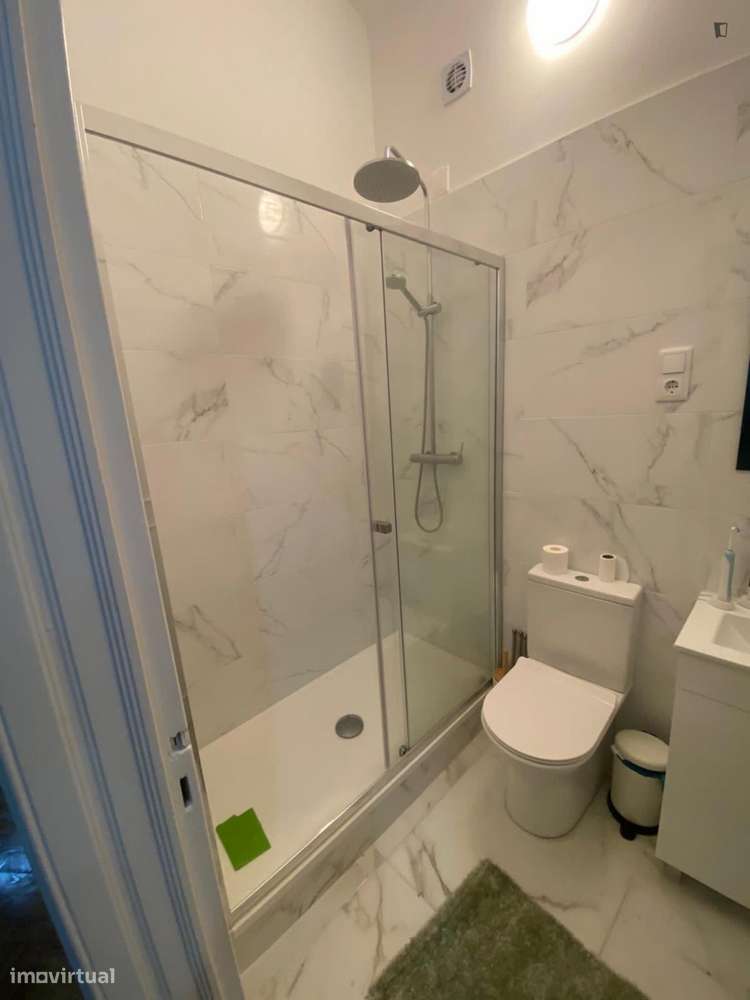 Quarto - localizado em Marquês de Pombal Lisbon - Grande imagem: 5/6