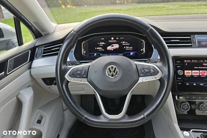 Volkswagen Passat 2.0 TDI Elegance DSG - 20