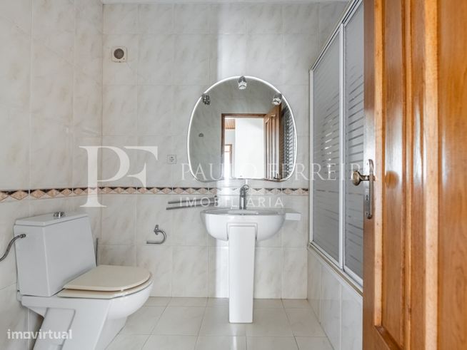 Apartamento T6 no centro de Famalicão-24