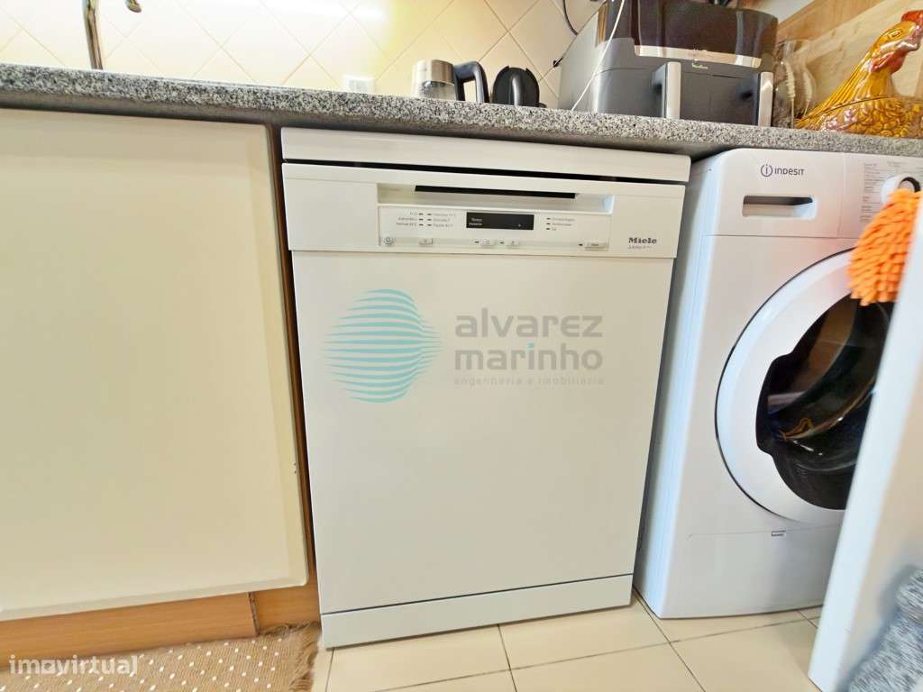 Apartamento T5, com 3 varandas, 2 lugares de estacionamento e Arrec...-35