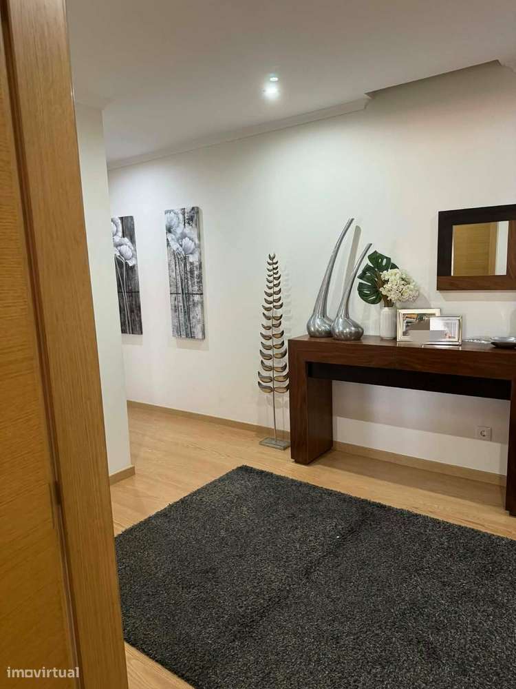 Apartamento T3 com 3 casas de banho e garagem-46