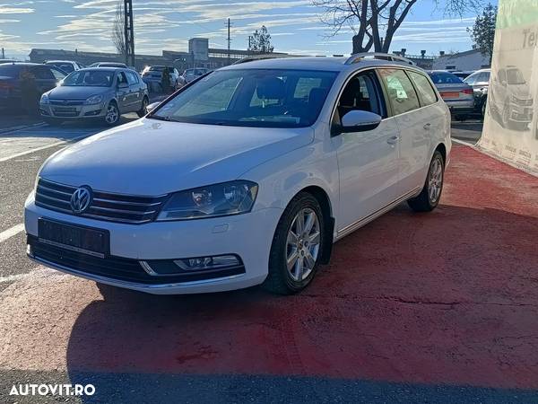 Volkswagen Passat Variant 2.0 Blue TDI SCR Highline - 2