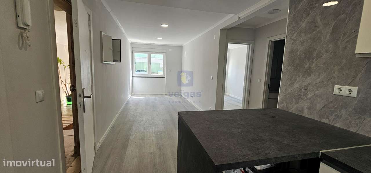 Apartamento T2 – Benfica, Lisboa para remodelação - Grande imagem: 3/24