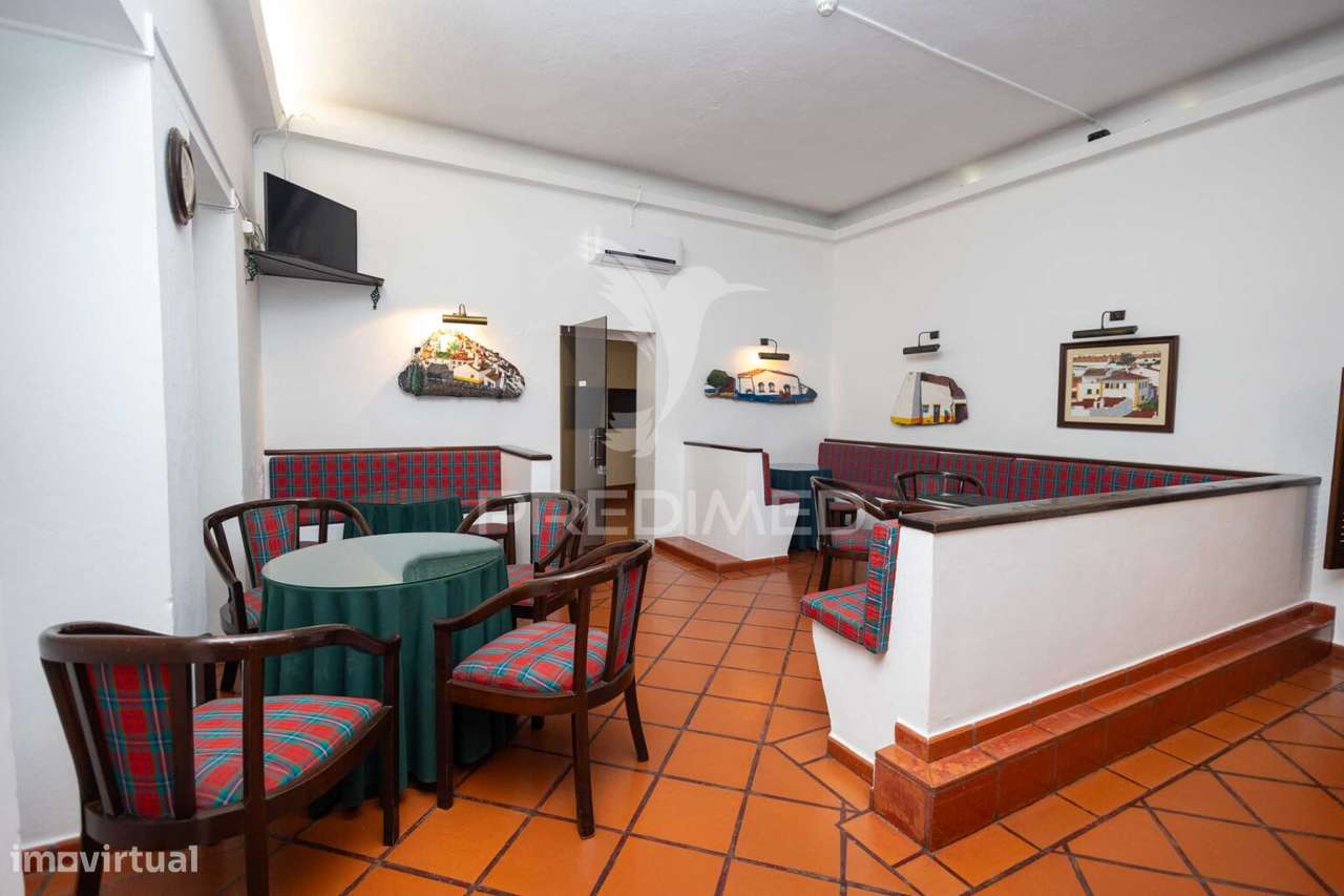 Residencial com 9 quartos, café e loja, no centro do Alandroal - Grande imagem: 5/40