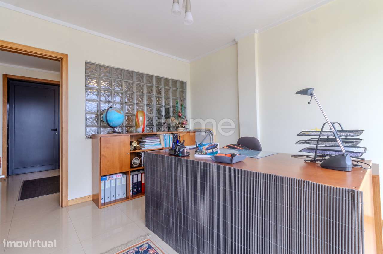 Moradia T3 | 3 Suítes e Piscina com Vista Rio-8