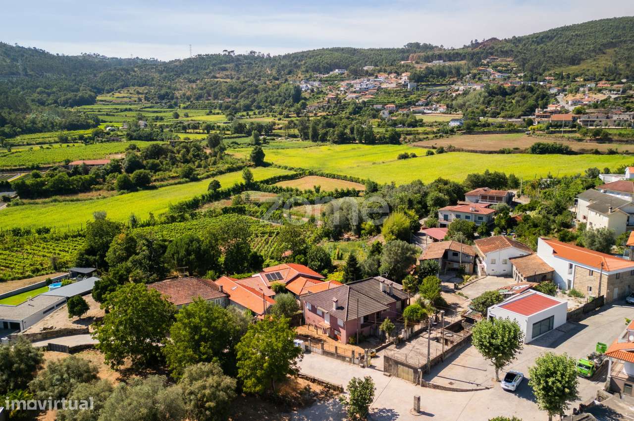 Moradia individual T4 com área total de 625 m2 na Póvoa de Lanhoso - Grande imagem: 4/36