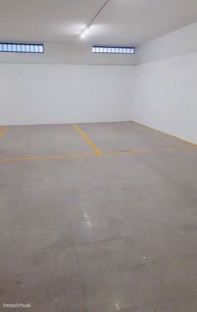 Armazém no centro de Barcelos-5