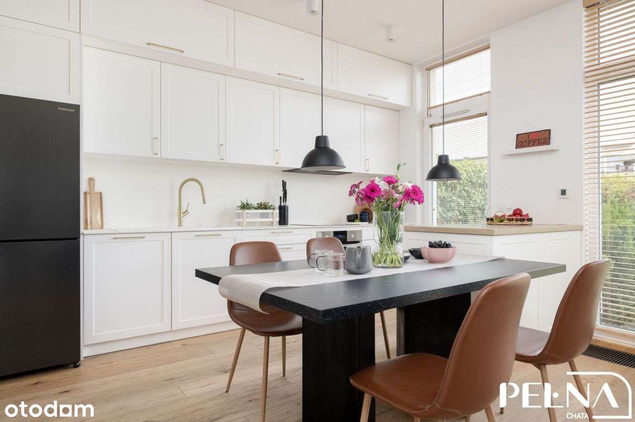 Dom w zabudowie szeregowej wraz z ogrodem i garaże-2