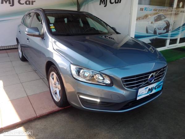 Volvo V60 2.0 D2 Momentum - 1