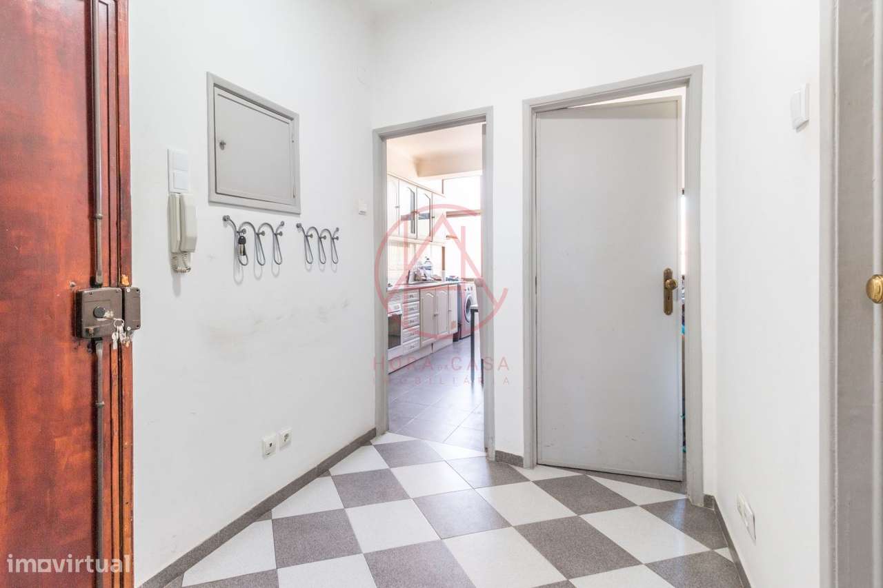 Oportunidade à Sua Porta: T2 na Avenida do Bocage!-18