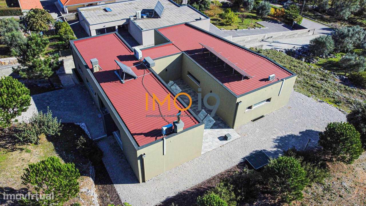 Moradia T4 Luxo - São Mamede-48