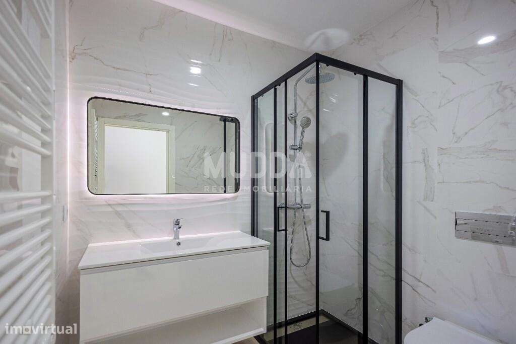 Moradia T4 com Design Contemporâneo e Acabamentos Premium-9