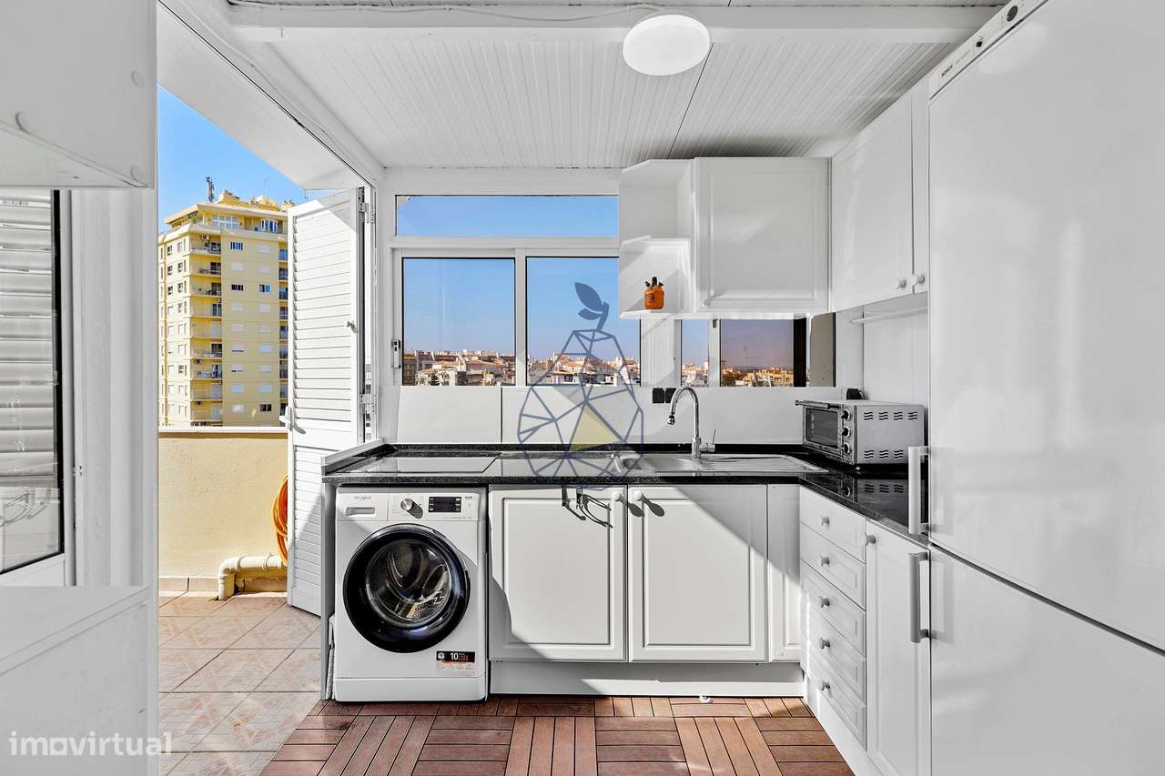 Apartamento Duplex T3 mobilado,  3 casa de banho ,Terraço, Vista Mar A-37