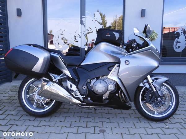 Honda VFR - 13