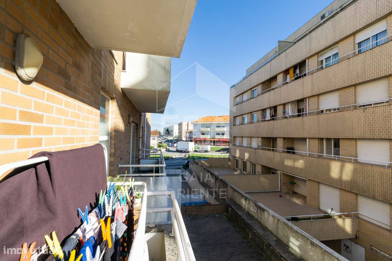 T2 com garagem e varanda junto à N1 – Seixezelo-14