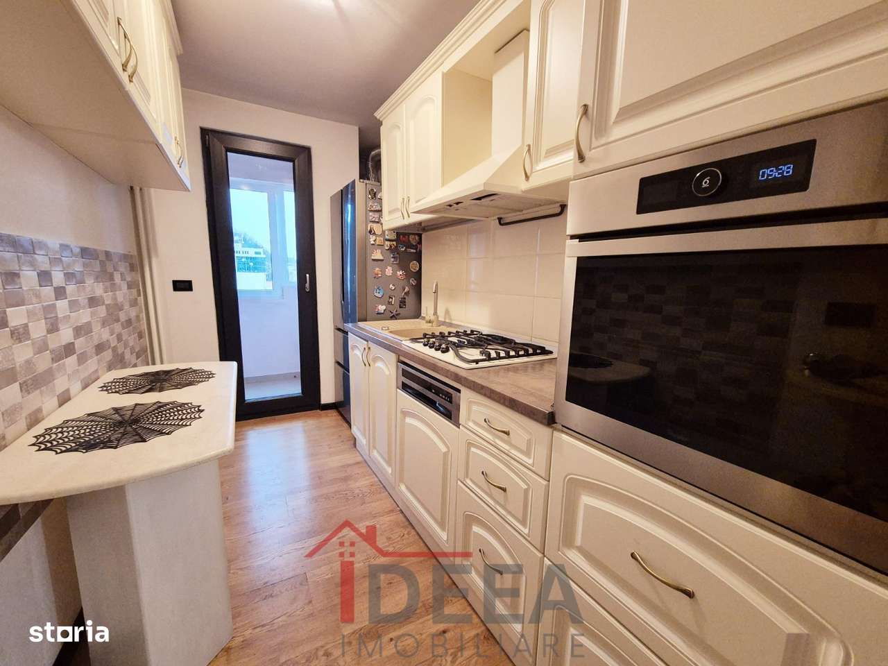 Apartament cu 3 camere, decomandat, ultracentral-4