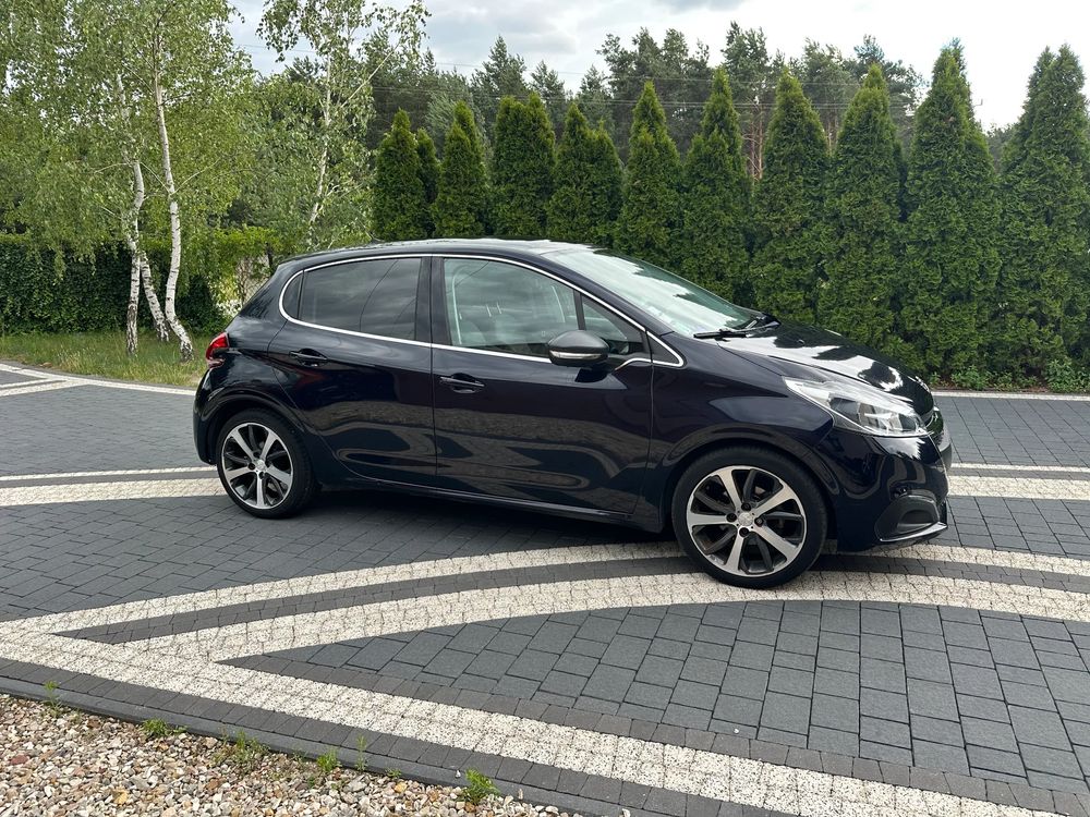 Peugeot 208 I (2012-2019) PureTech 110 Stop & Start EAT6 Signature 2017