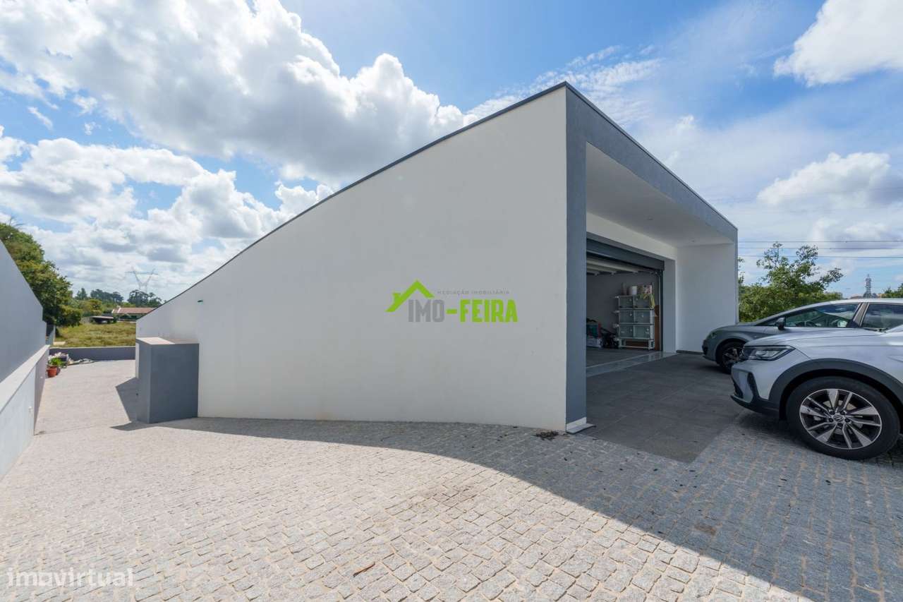 MORADIA LUXO COM PISCINA-43