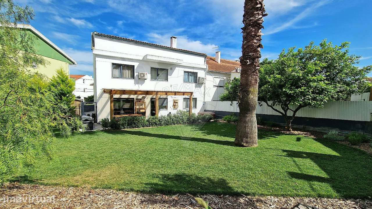 Moradia T4 à venda em Corroios-6