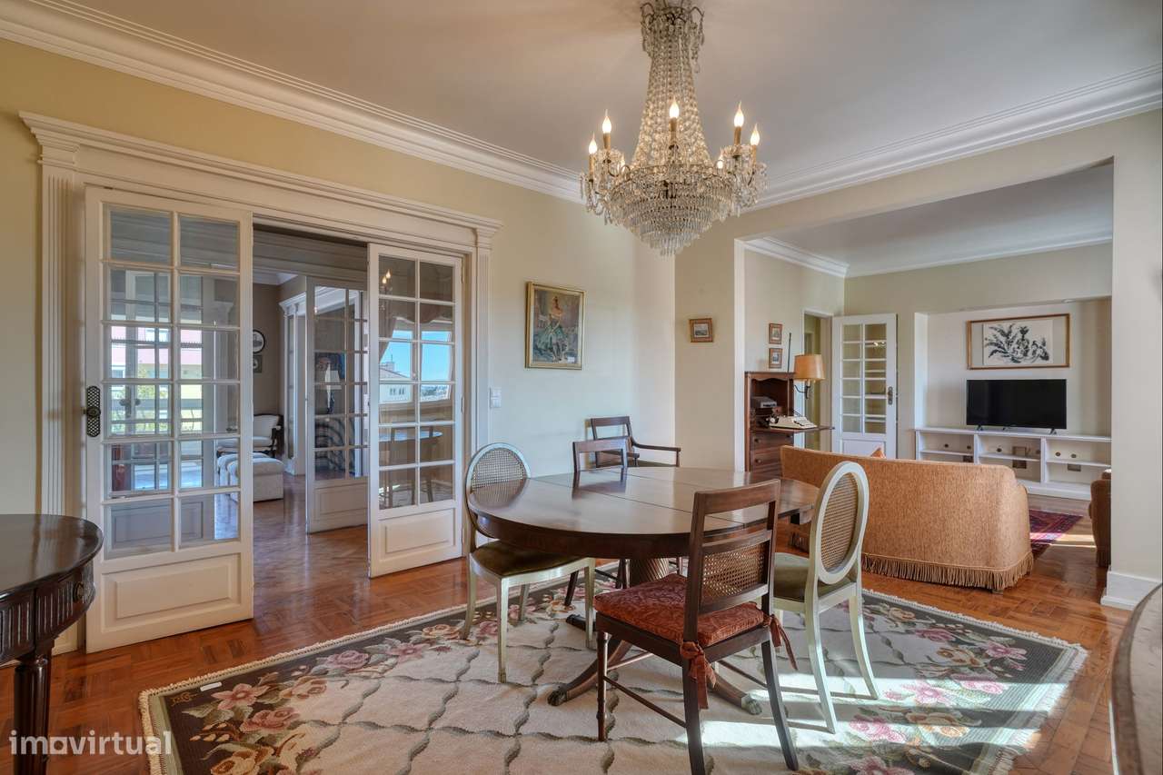 Apartamento T4 com varanda na Av. João XXI, Lisboa-9