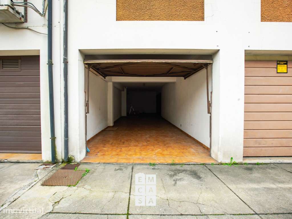 Garagem espaçosa no centro histórico de Santa Maria da Feira - Grande imagem: 5/18