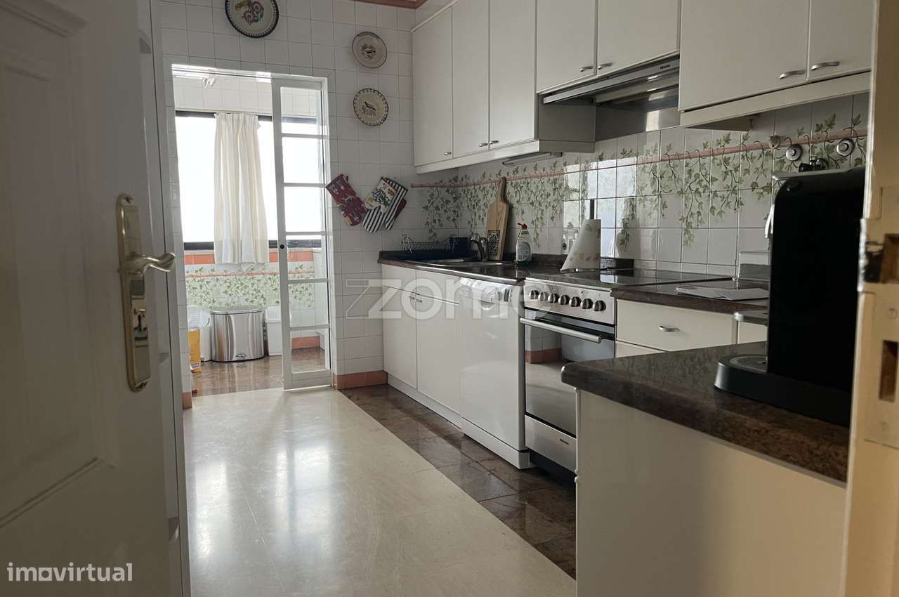 Apartamento T3 junto ao Casino do Estoril-7