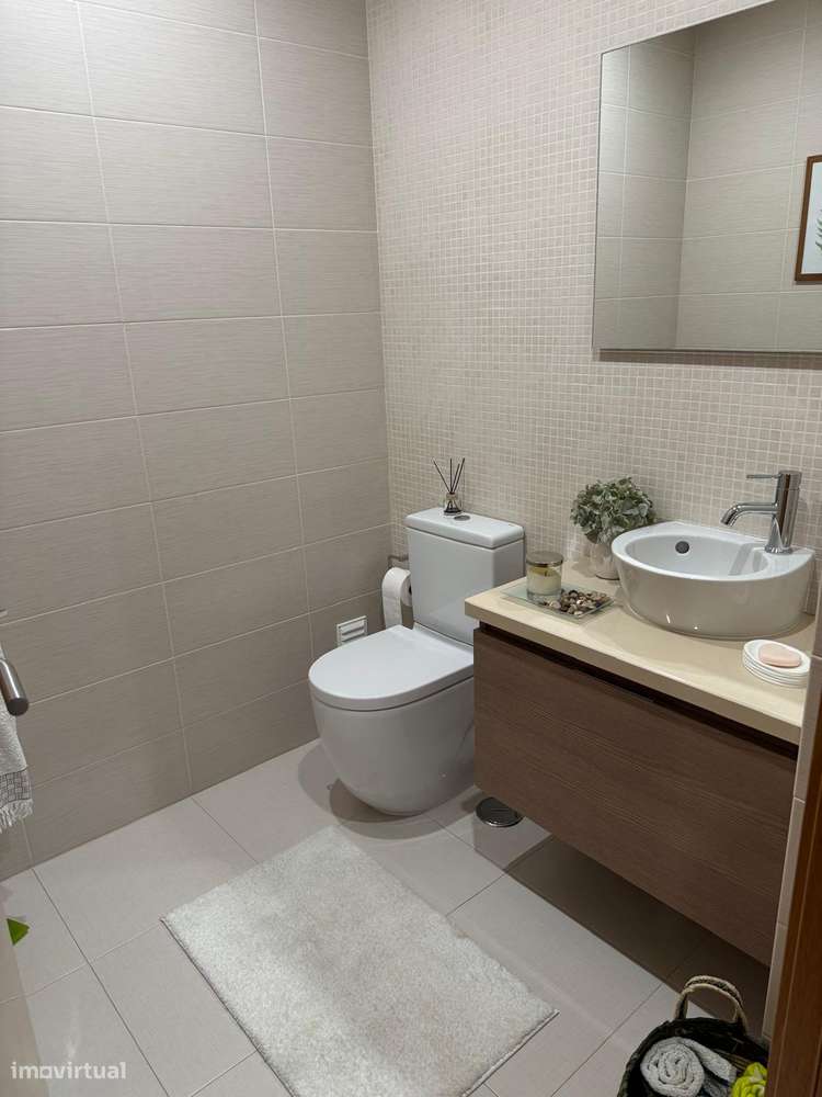 Apartamento T3 com 3 casas de banho e garagem-30