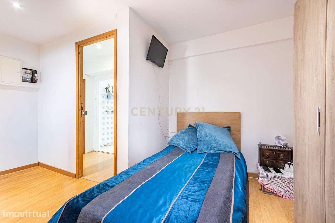 Apartamento com enorme potencial na prestigiada zona da Lapa / Estrela-5
