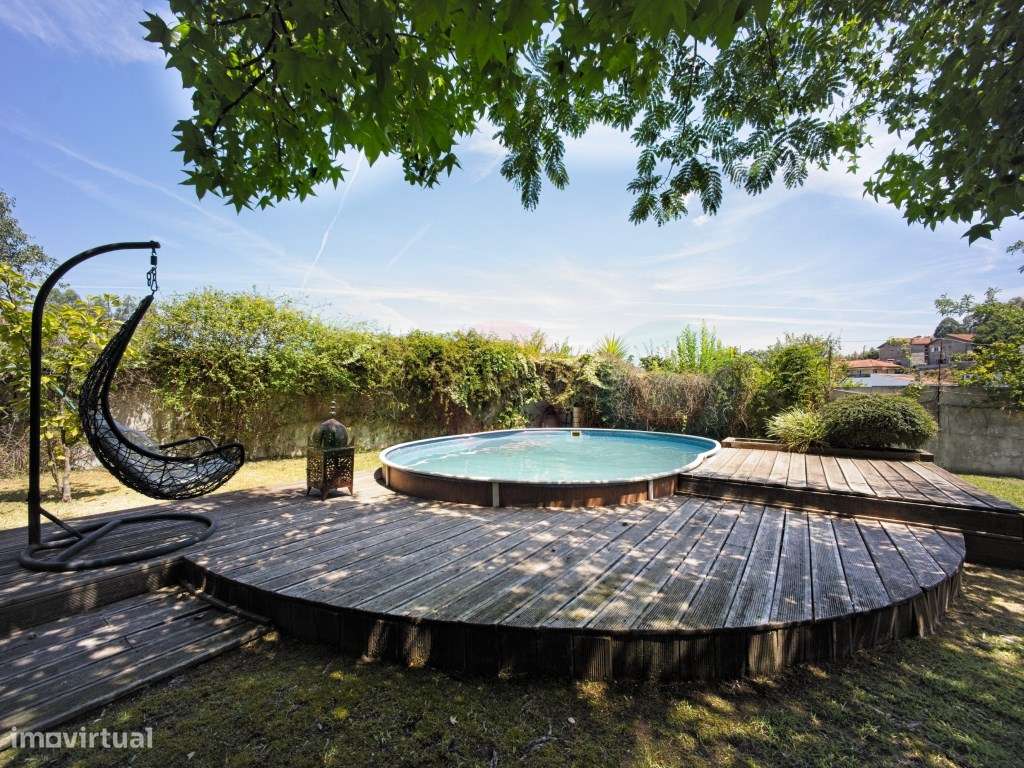 Moradia T3 em Vale S. Cosme- Piscina e jardim privativo-40