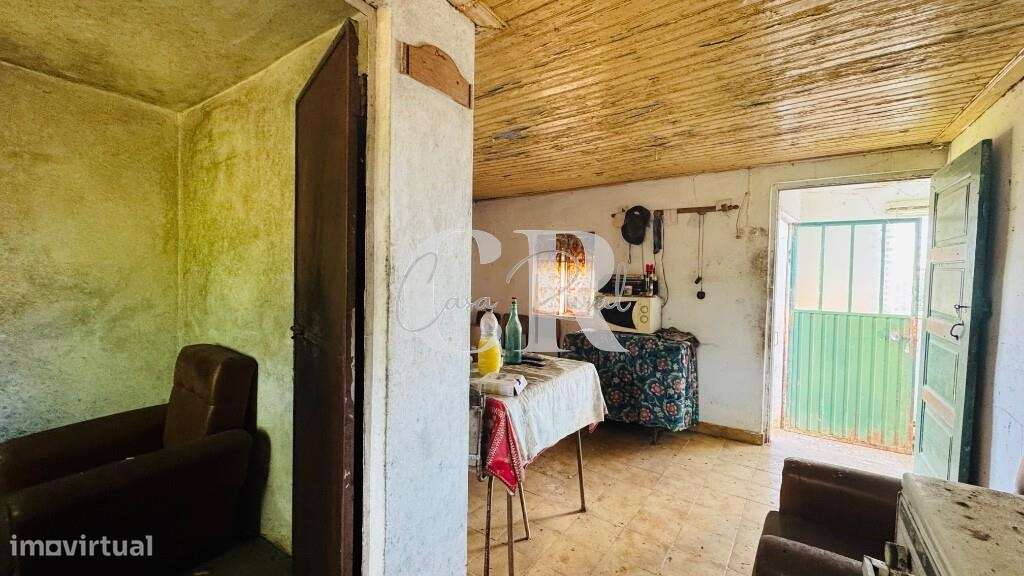 Quinta com casas de pedra para recuperar, poço e furo-8