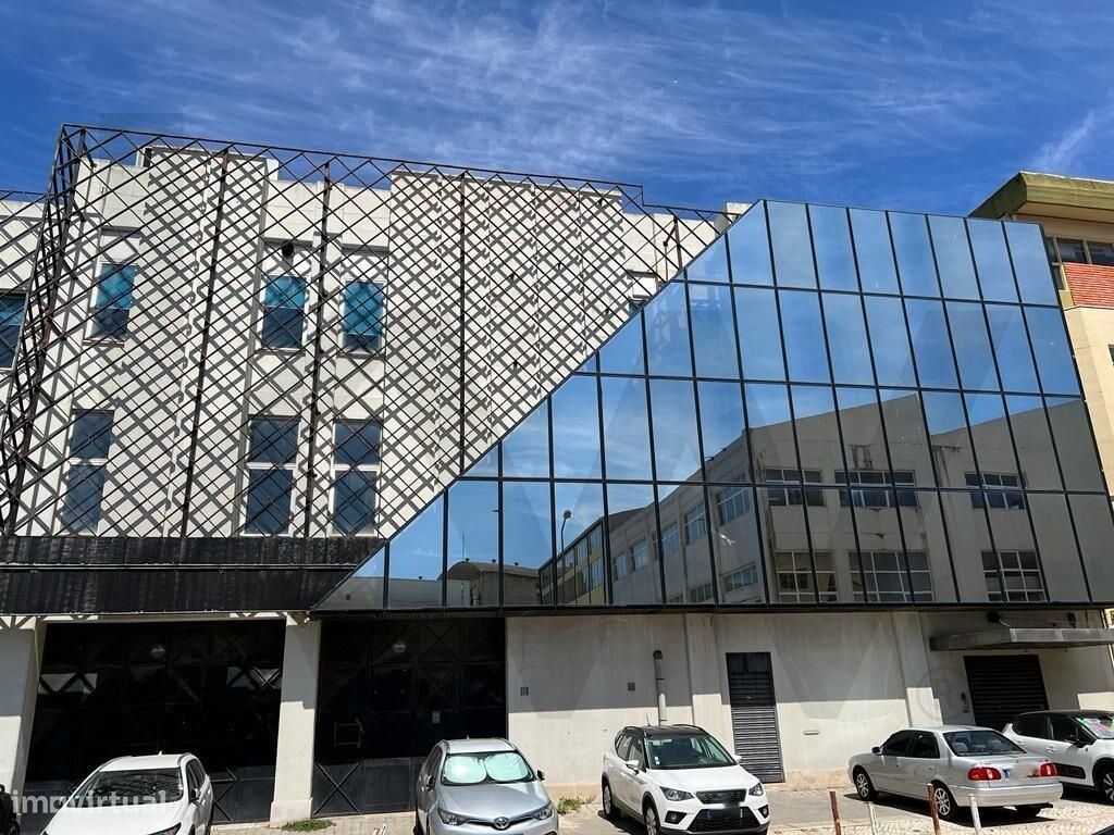 Armazém  Junto ao Aeroporto Internacional de Lisboa  - Prior Velho - L - Grande imagem: 1/27