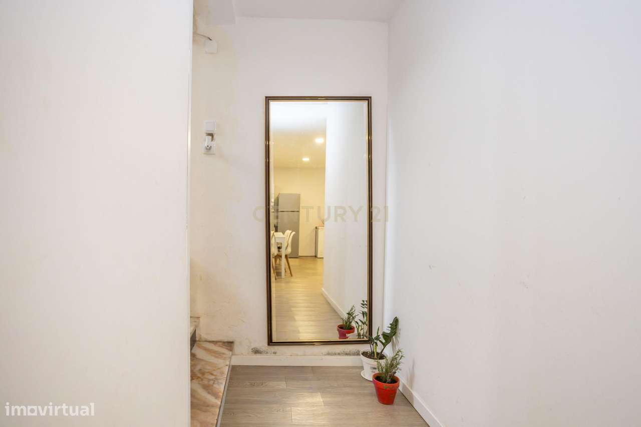 Espaço Comercial com Potencial para Habitação-13