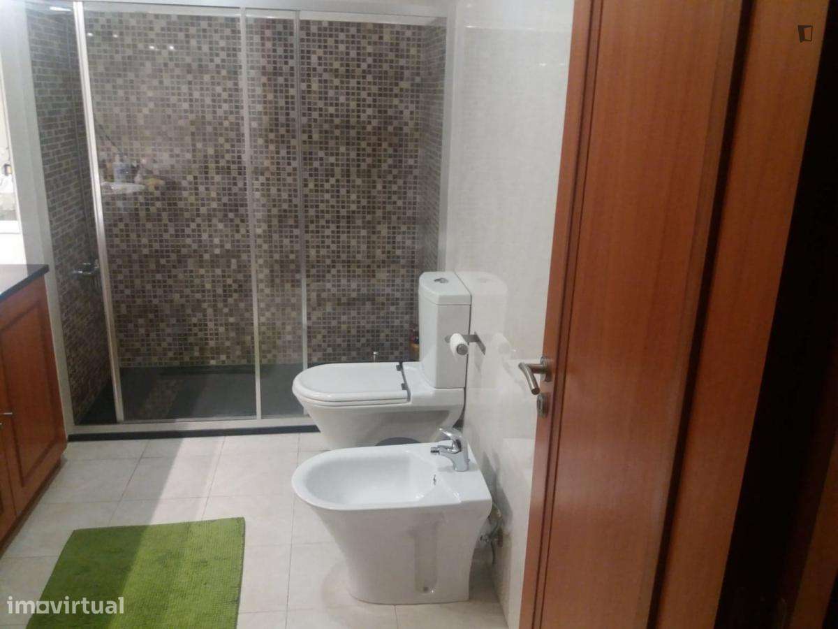 Quarto - localizado em Aveiro - Grande imagem: 5/5