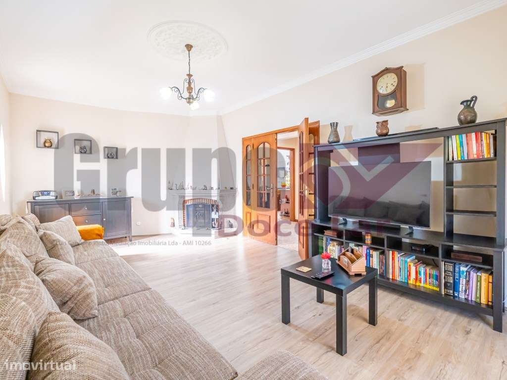 Moradia Isolada T5 com Garagem e anexo em Quinta do Conde-16