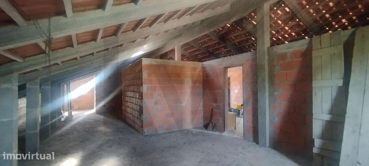 Venda de Quinta com Moradia e Armazém em Alcoentre . Azambuja . Lisboa-13